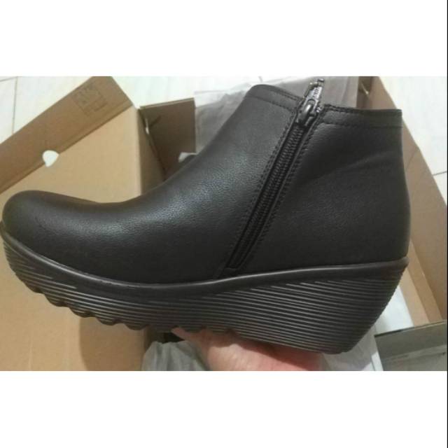 Sepatu hot sale boots skechers