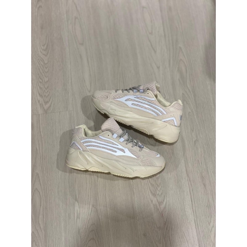 Yeezy boost cheap 700 harga