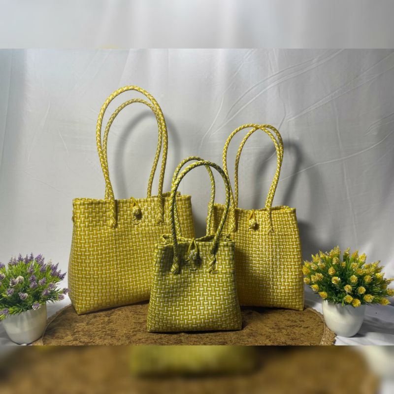 Jual Tas Anyaman Plastik Jali Kuning Putih Cocok Dipakai Ke Mall ...