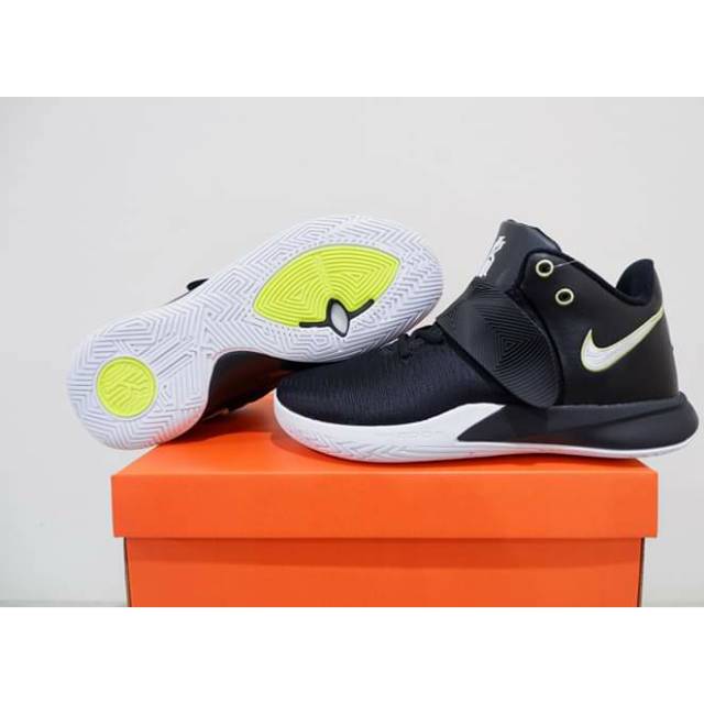 Jual SEPATU BASKET NIKE KYRIE FLYTRAP 3 CORE BLACK Shopee Indonesia
