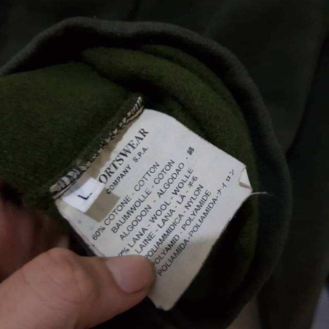 Ciri ciri crewneck stone island original hotsell