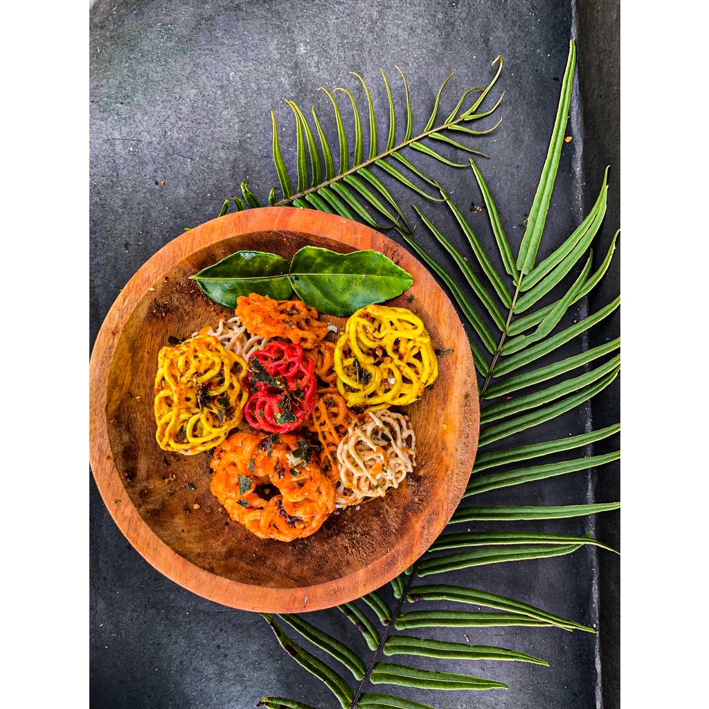 Jual KERUPUK SEBLAK BUNGA BANTET PEDAS DAUN JERUK JOSS (250G ...