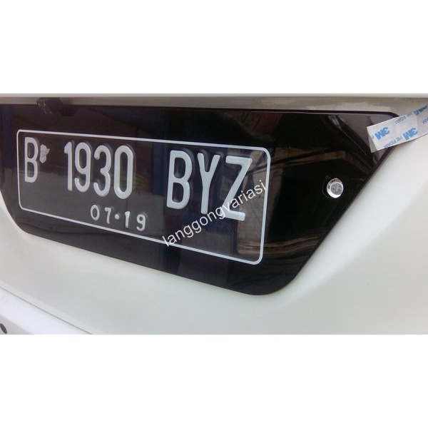 Akrilik Plat Nomor New Avanza: Sentuhan Elegan dan Protektif untuk Kendaraan Kesayangan