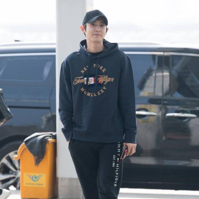 Tommy hilfiger chanyeol clearance hoodie