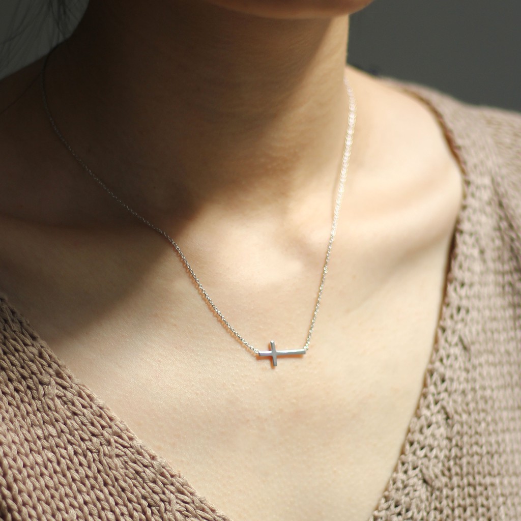 Horizon clearance cross necklace