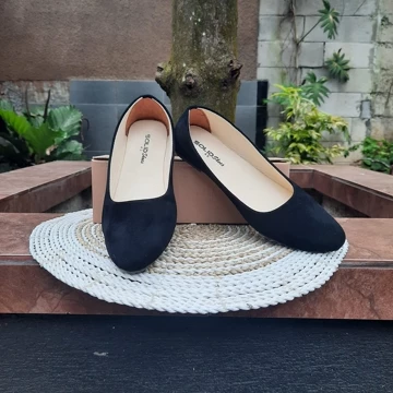 Flatshoes Wanita Suede Polos Desain Elegan