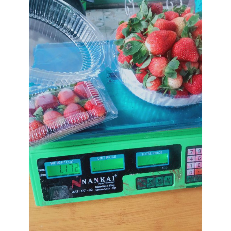 Jual buah strawbery organik CAMPUR besar Grade A & sedang Grade B ...