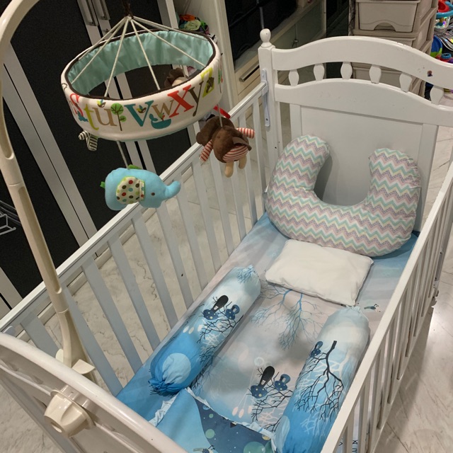 Preloved store baby crib