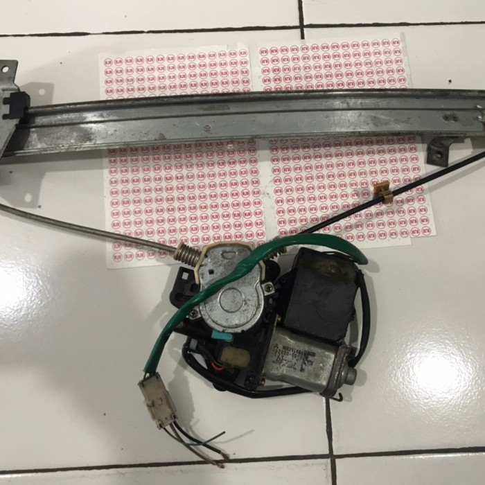 thumbnail image 2 of Front Passenger Power Window Regulator With Motor For 99-03 Mitsubishi Galant ES EMOTOR 2 of 4