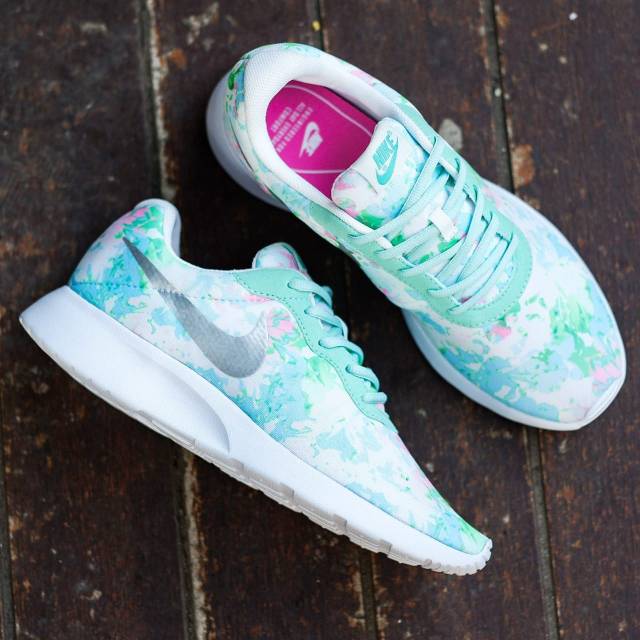 Nike tanjun clearance floral