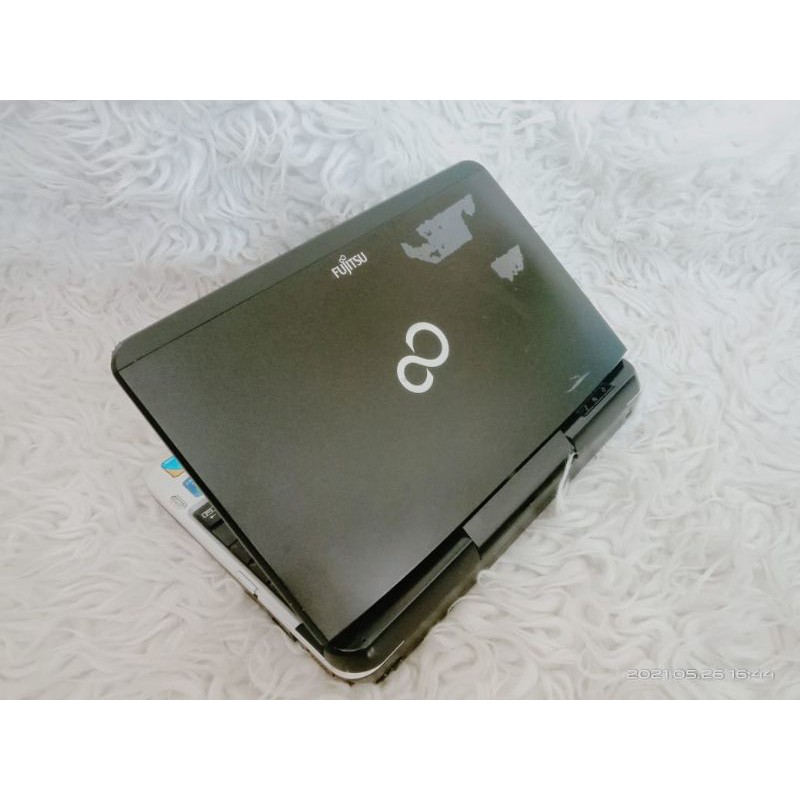 富士通 第4世代Core i5搭載 メモリ4G SSD240G DVD読み書き 大画面15.6