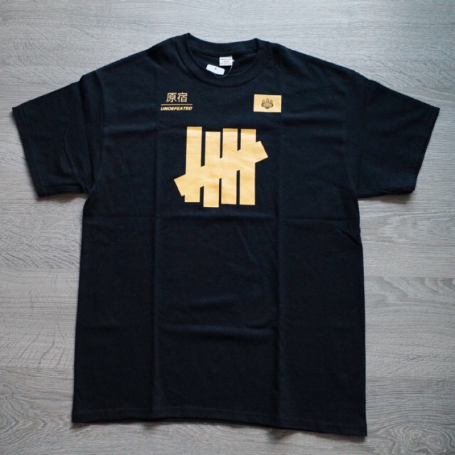 T-shirt Undefeated Manches Courtes Noir/blanc - Taille Small - Neuf Avec étiquettes, Fabriqué Au Mexique