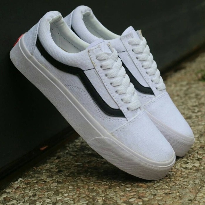 Vans putih 2024