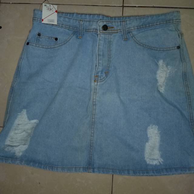 Jual Rok levis pendek warna biru langit salur robek tobek tp tidak ...