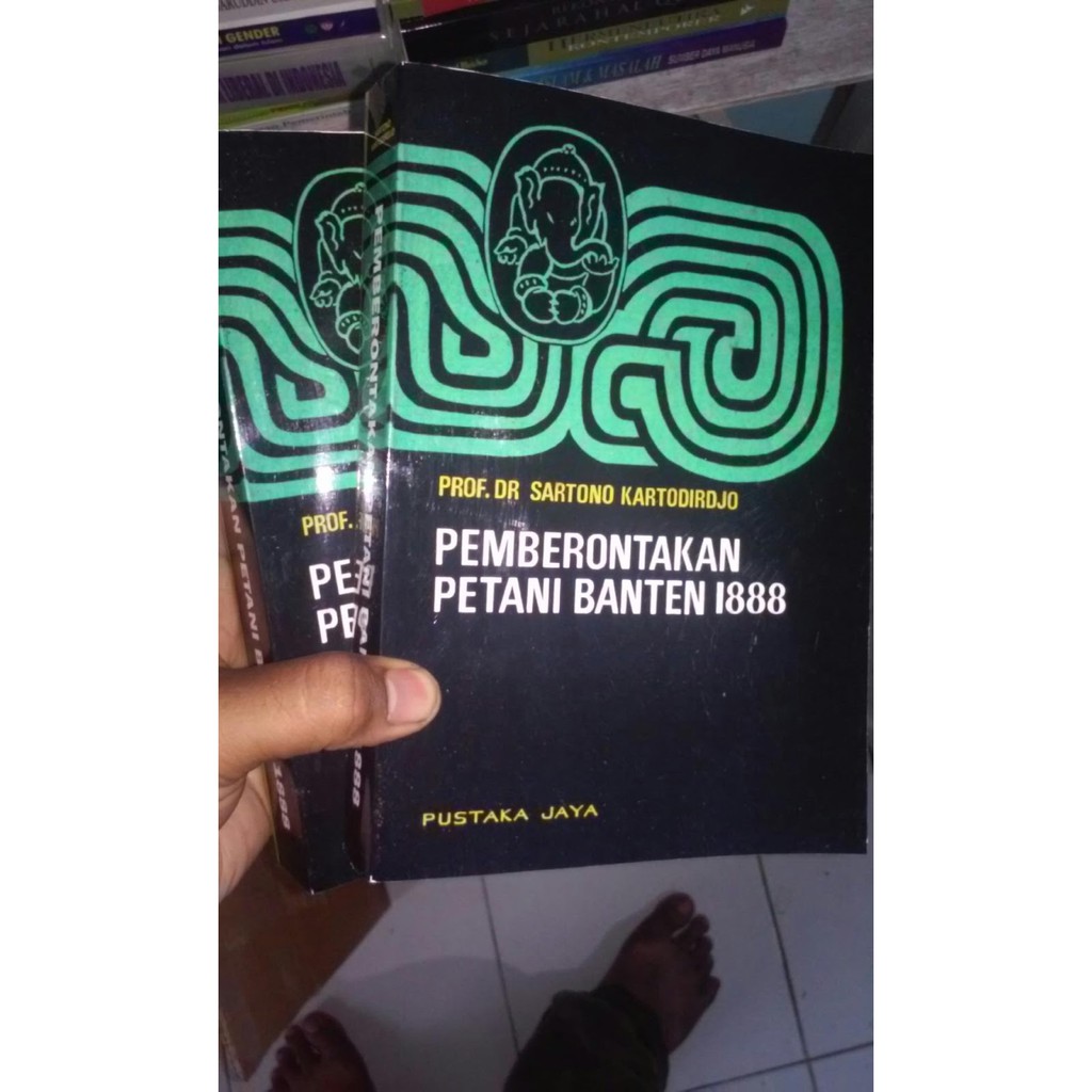 Jual PEMBERONTAKAN PETANI BANTEN 1888 - Prof. DR. Sartono Kartodirdjo ...
