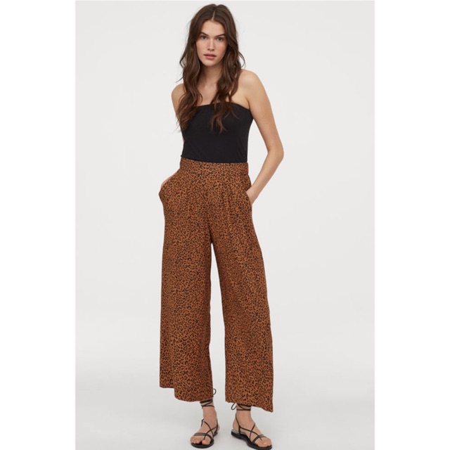 H&m cropped pull hot sale on trousers