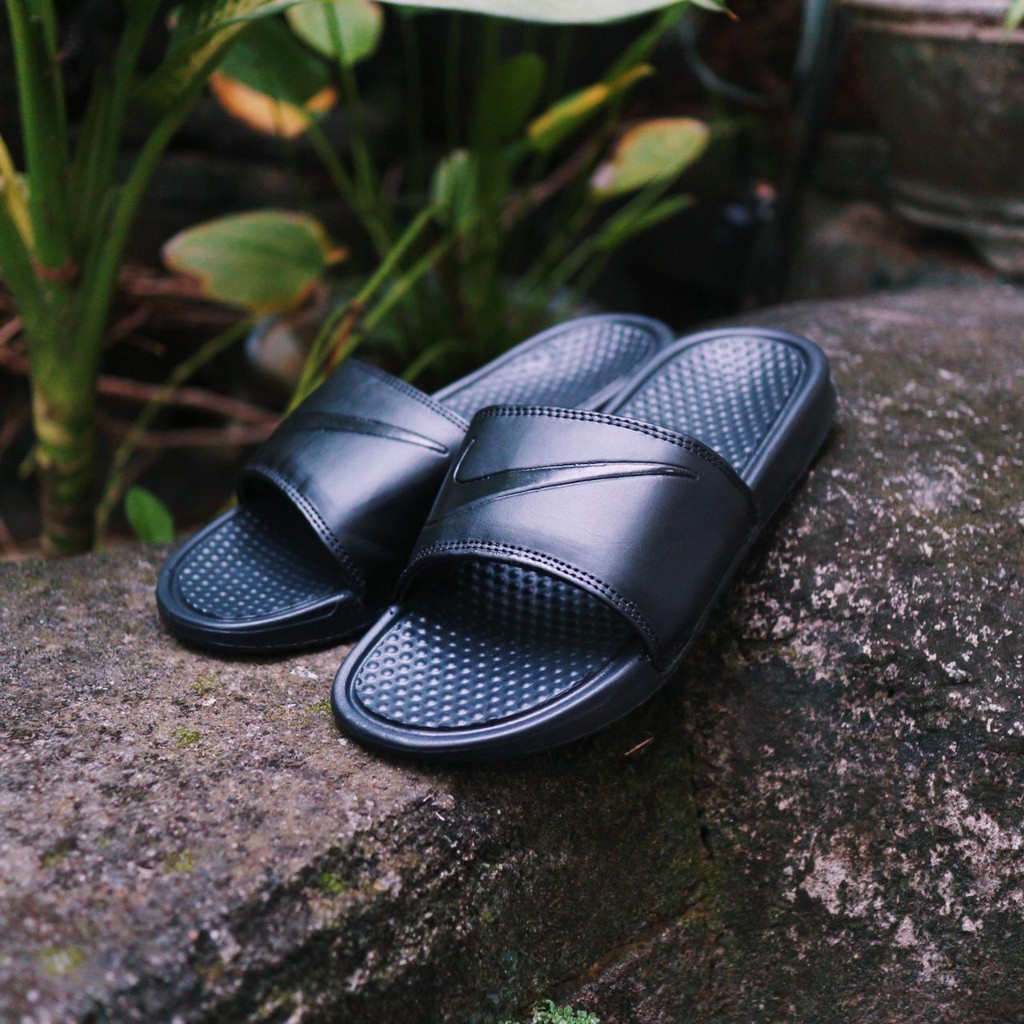 NIKE BENASSI SLIDES ALL BLACK