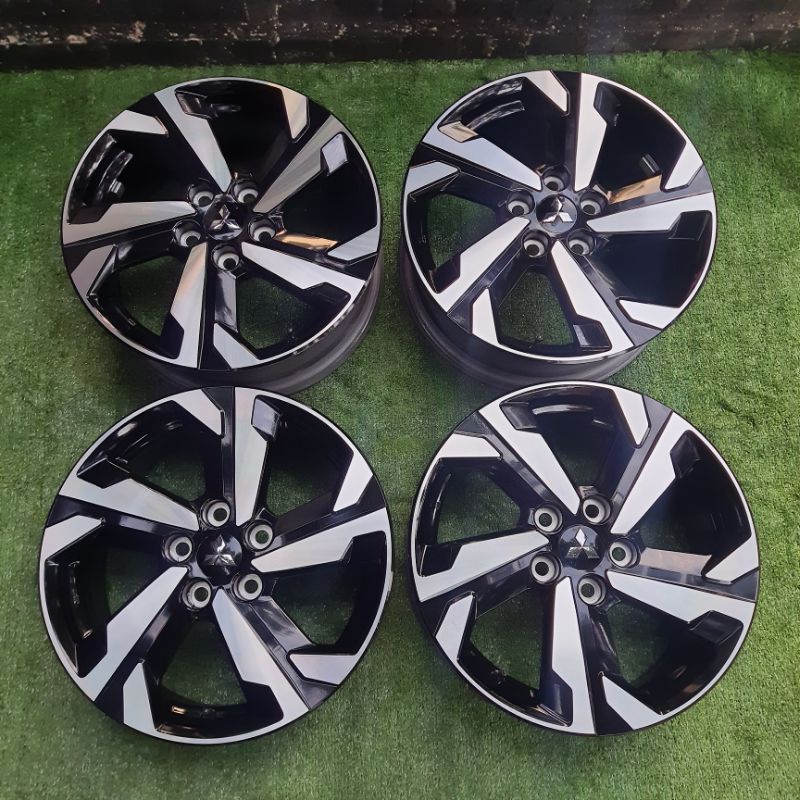 Jual VELG RING 17 ORIGINAL MITSUBISHI OEM XPANDER ULTIMATE FACELIFT R17 ...