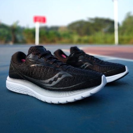 Jual Sepatu Lari Running Shoes Saucony Kinvara 10 Original Shopee Indonesia