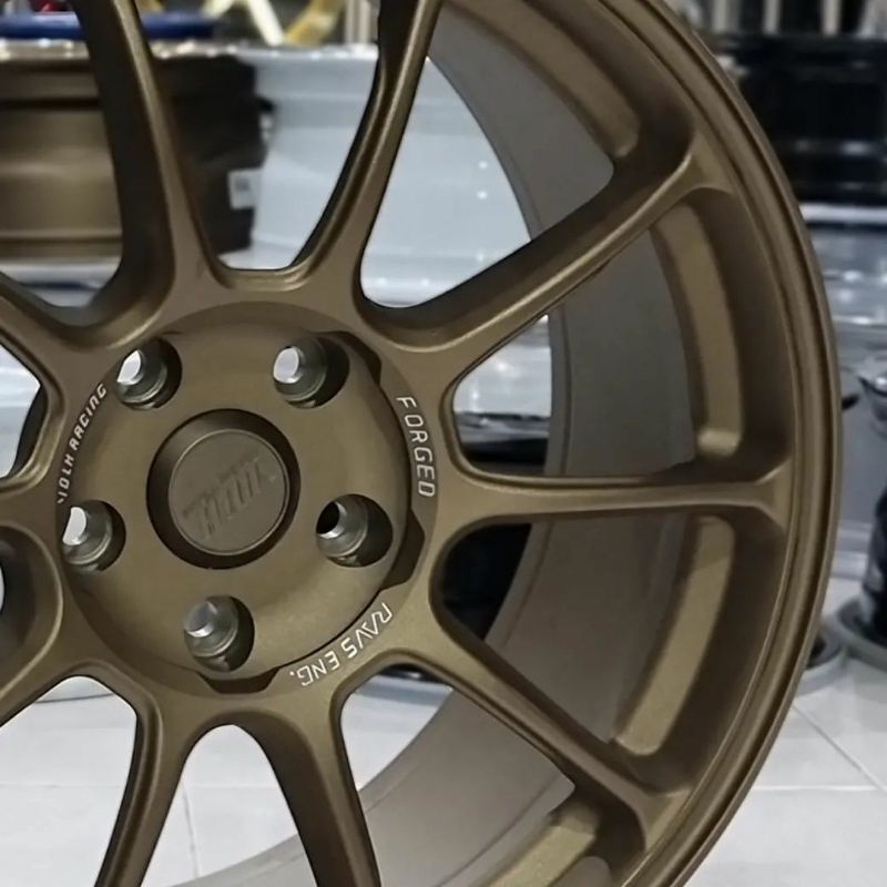 Jual velg racing rays ze40 ring 18 lebar 8,5 untuk mobil innova terios ...