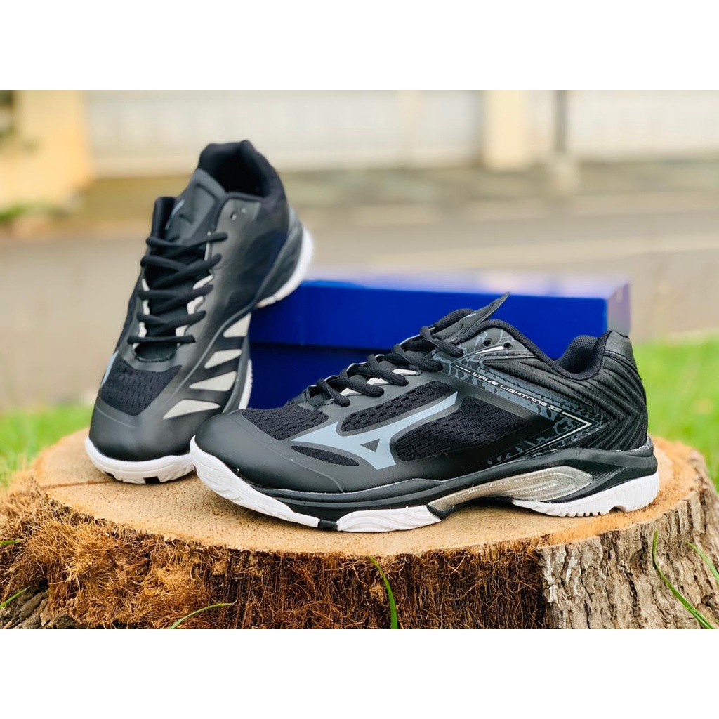 Mizuno wave lightning z5 low hotsell