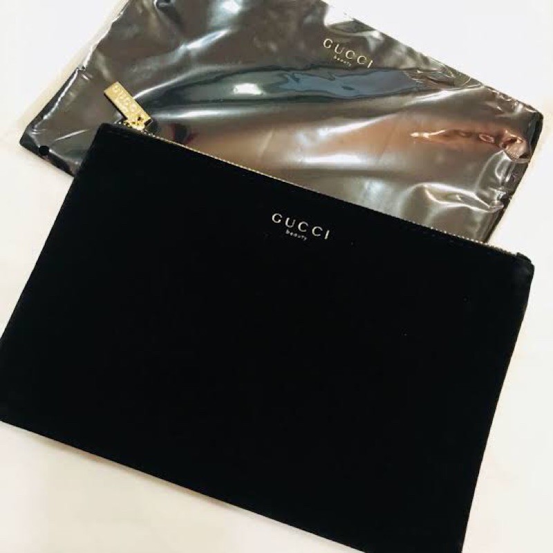 Gucci beauty cheap velvet pouch