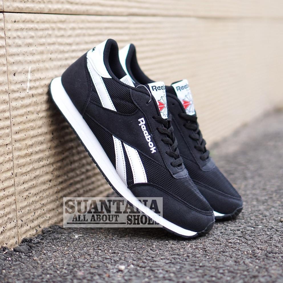 Jual [KODE 9PSSL] SEPATU REEBOOK CLASSIC FULL HITAM SOLEGUM SIZE 39-43 ...