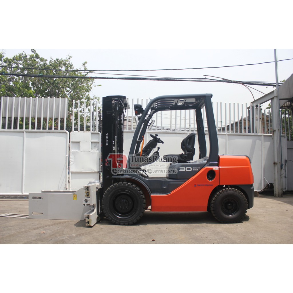 Jual Toyota DIesel Forklift Kapasitas 3 Ton Seri 8 Dengan Attachment ...