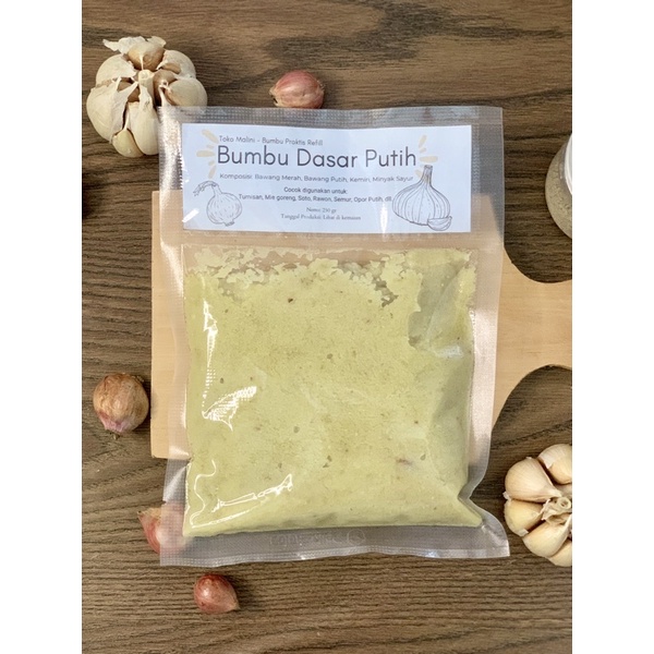 Bumbu dasar kuning dengan bawang putih dan kunyit