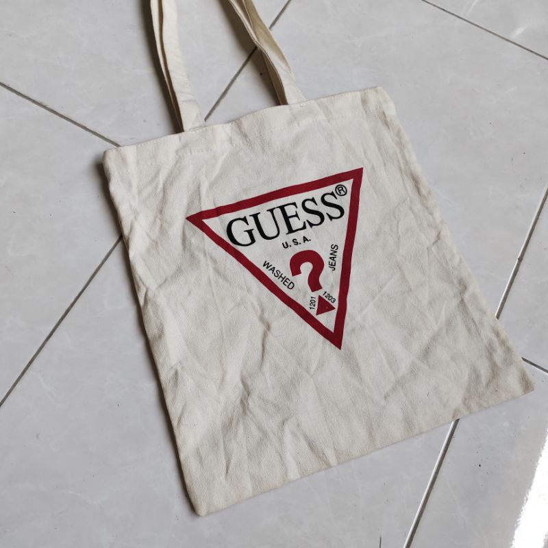 Jual tote bag guess thrift second | Shopee Indonesia