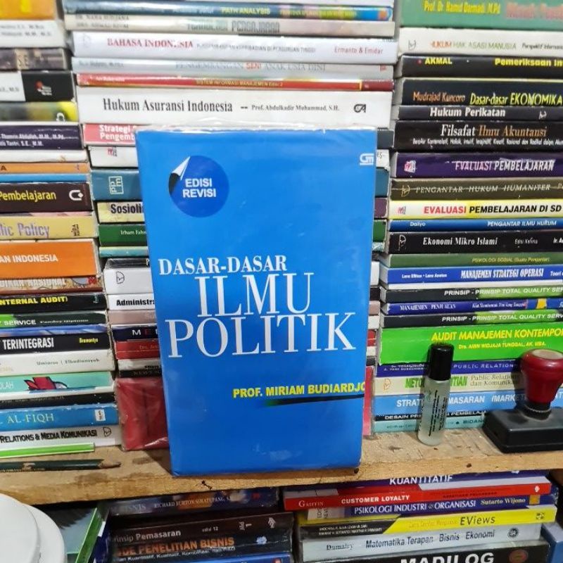 Jual Dasar Dasar Ilmu Politik By Prof Miriam Budiardjo | Shopee Indonesia