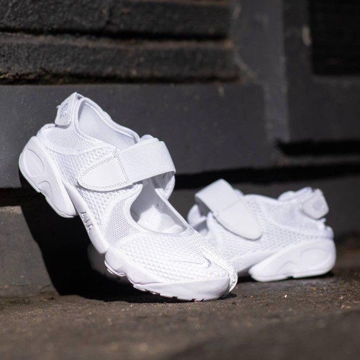 sepatu sandal nike