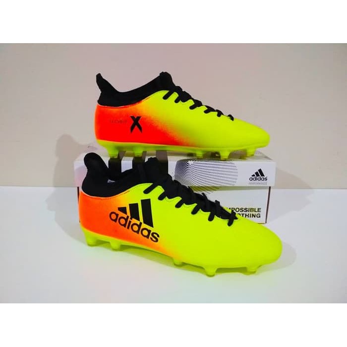 Sepatu bola outlet adidas x techfit