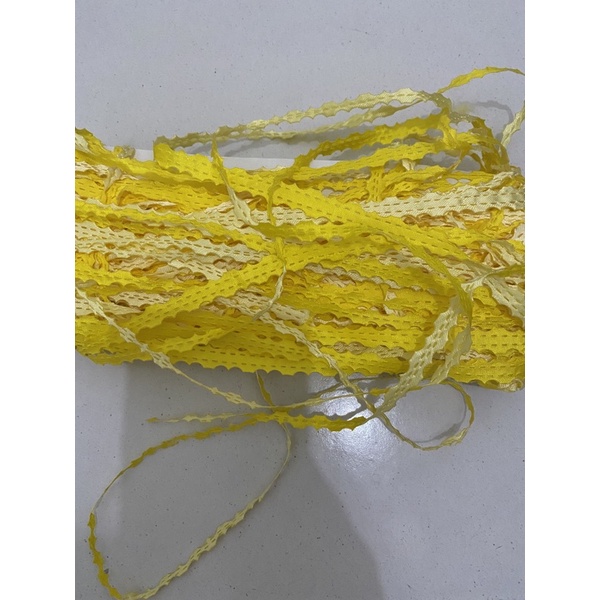 Jual Renda bunga satin Kuning 1 cm per roll 10 yard (914,4 cm) | Shopee ...