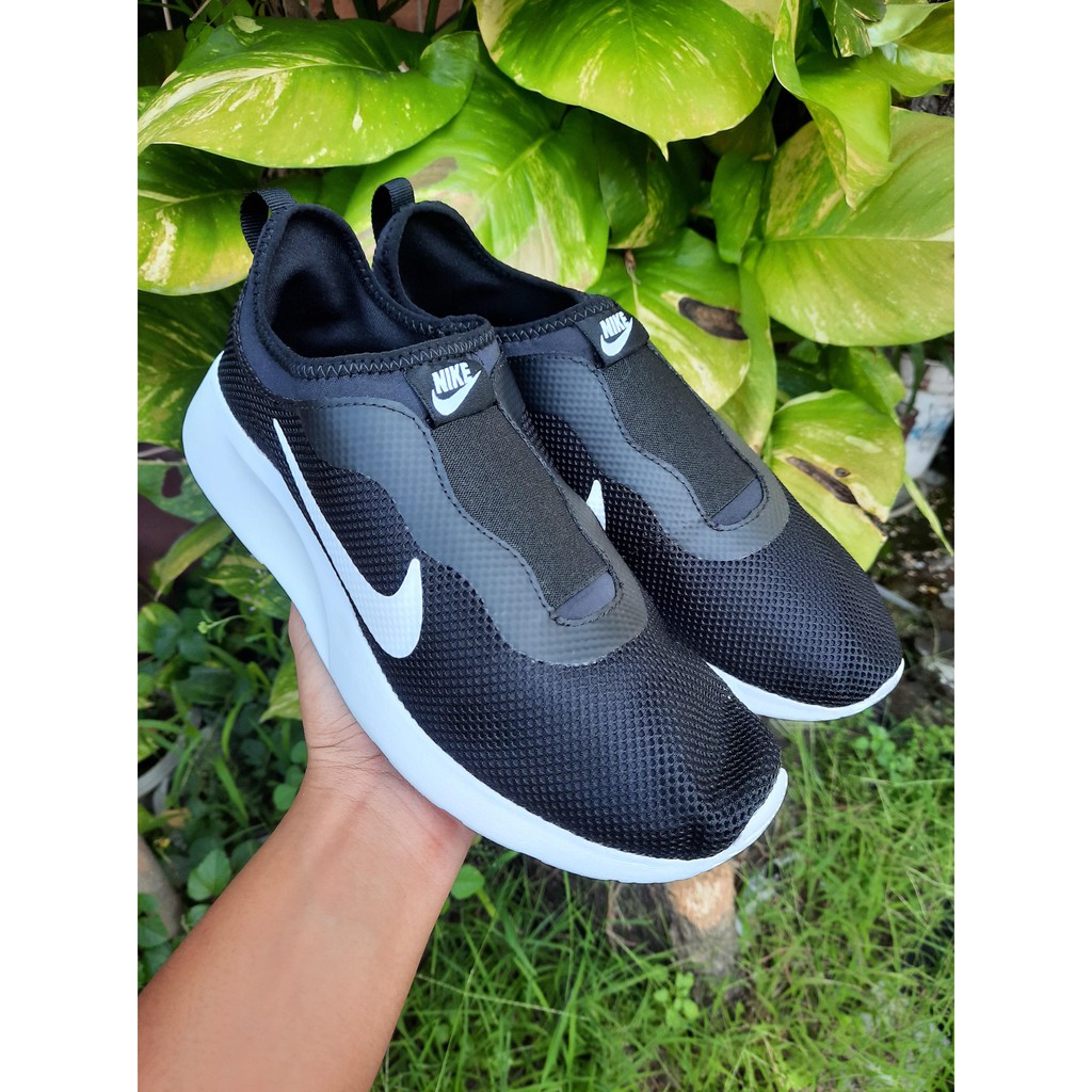 Nike tanjun sale slip on