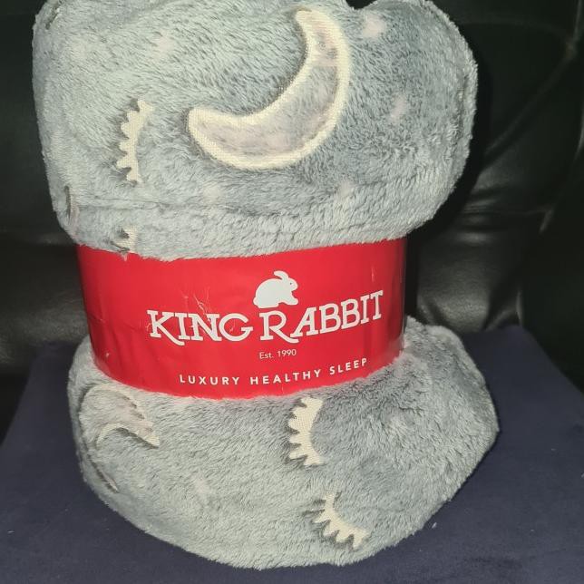 Jual Mutu! King Rabbit Selimut Glow in the Dark Bulan Sabit abu (Stok ...