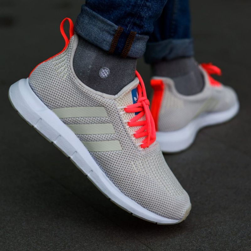 Jual ADIDAS SWIFT RUN CREAM WEBBING ORANG | Shopee Indonesia