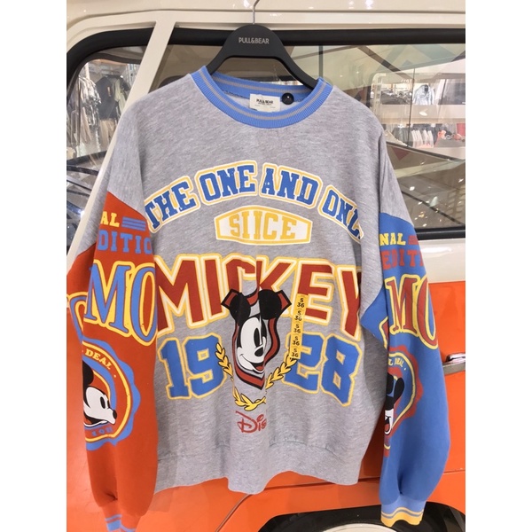 Mickey mouse sweatshirt pull and bear online