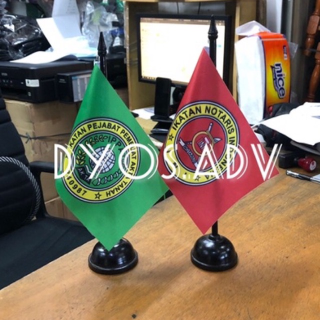 Jual Bendera notaris IPPAT dan tiang kayu meja | Shopee Indonesia