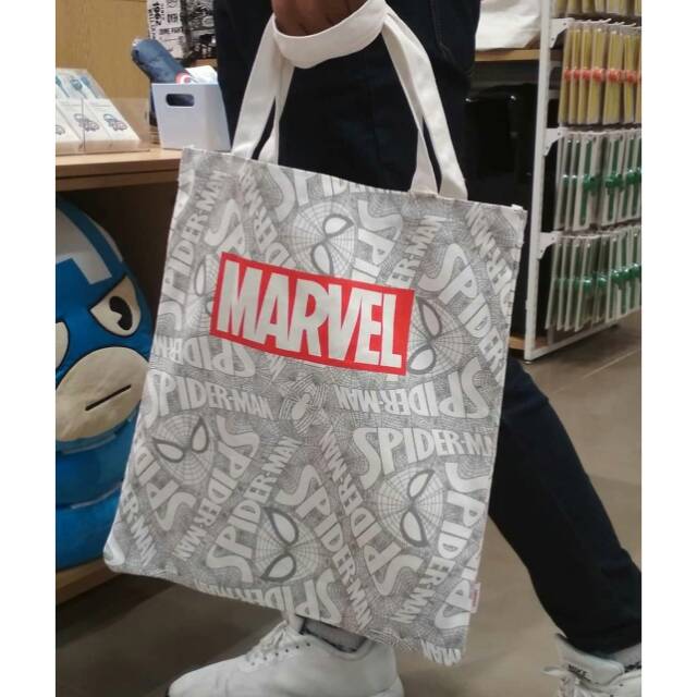 Miniso x Marvel Tote Bag, Barang Mewah, Tas & Dompet di Carousell