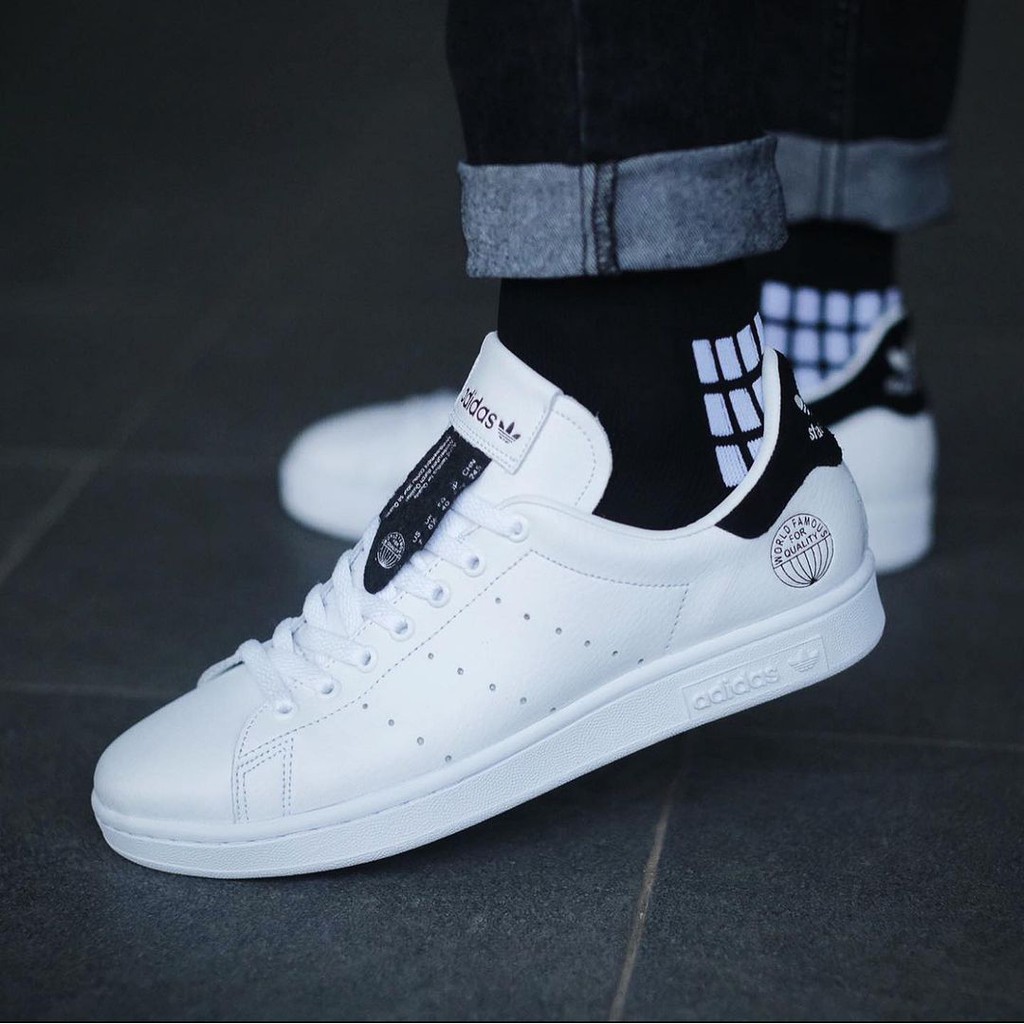 White stan smith hot sale with black