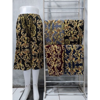 Chicwish - Golden Bouquet Jacquard Midi Skirt
