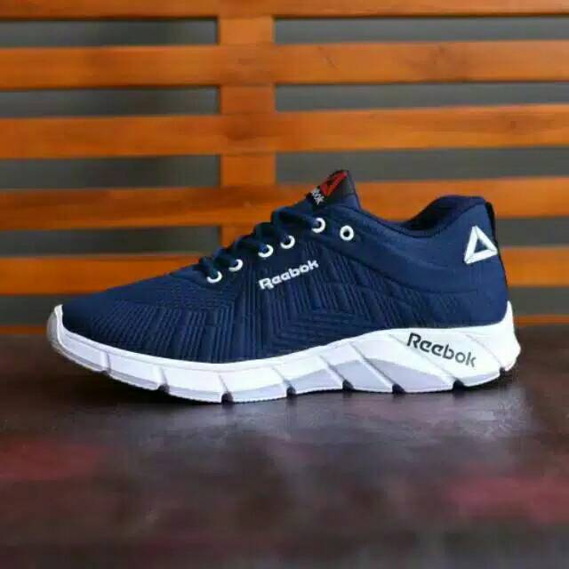 sepatu sport reebok