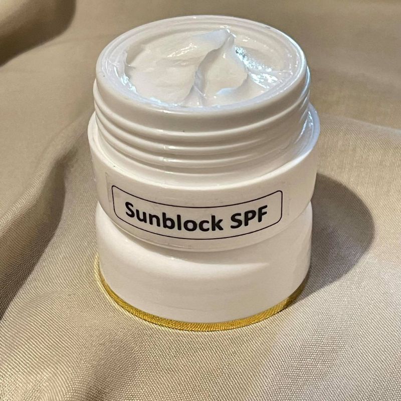 Jual sunscreen / sunblock spf 50 pelindung kulit dari sinar uv matahari ...
