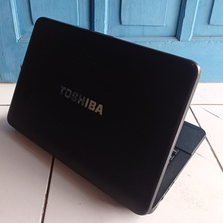 Jual Toshiba Satellite C800 Hitam Ram 2gb Hdd 500gb Laptop Second Murah