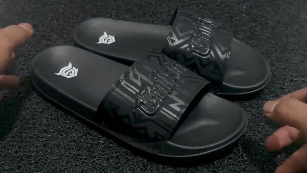 Jual Calister - Sandal Pria Full Black Evolution Font | Shopee Indonesia