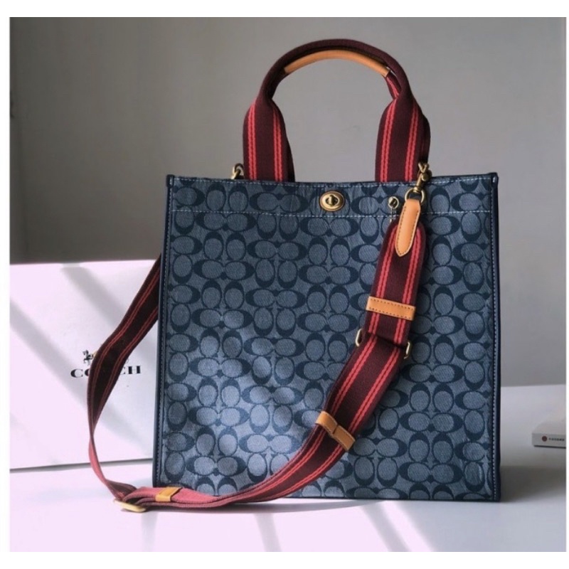 Tote 34 in signature chambray hotsell