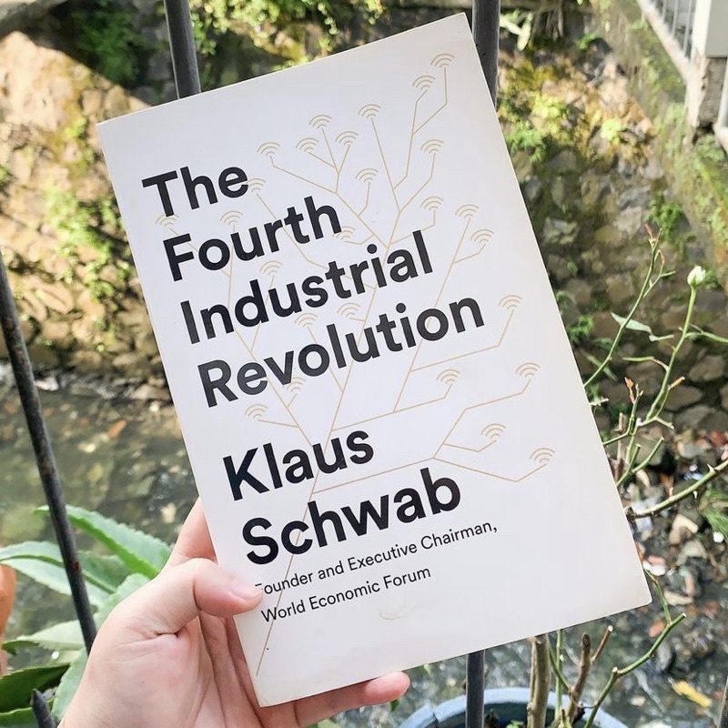 Jual The Fourth Industrial Revolution by Klaus Schwab | Shopee Indonesia
