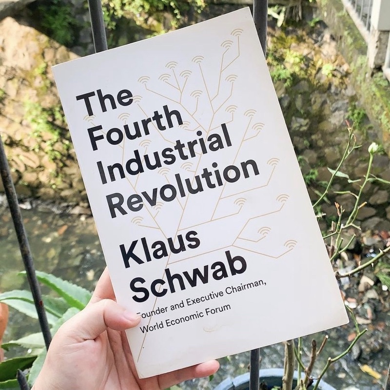 Jual The Fourth Industrial Revolution By Klaus Schwab | Shopee Indonesia