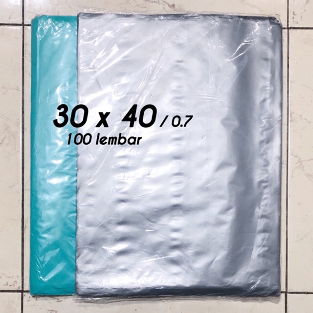 Jual Plastik Packing Olshop Silver 30x40 07 100 Lembar Pond Oval Tanpa Plong Shopee Indonesia 7350